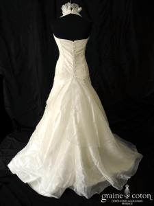 Création - Robe taille basse tour de cou en soie sauvage, organza et dentelle ivoire