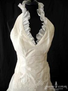 Création - Robe taille basse tour de cou en soie sauvage, organza et dentelle ivoire