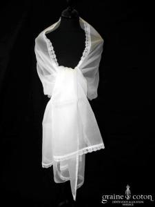 Étole en organza de soie ivoire bordée de fine dentelle