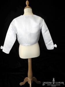 Boléro en satin blanc avec noeuds sur les manches