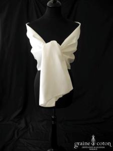 Pronuptia - Étole en satin ivoire clair