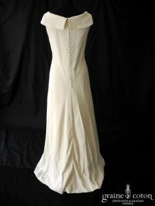 Karl Lagerfeld - Robe/prototype encolure bateau en crêpe de soie ivoire