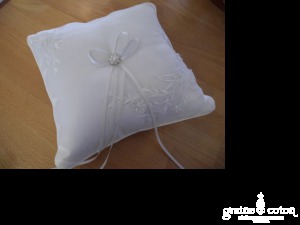 Coussin d'alliances fleurs brodées en relief - Ivoire