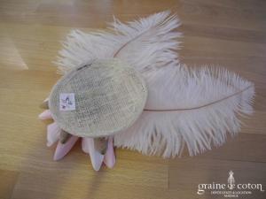 Alexia - Bibi en sisal, plumes d'autruche et nénuphar