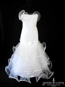 Suzanne Ermann - Robe taille basse à volutes de tulles blanche