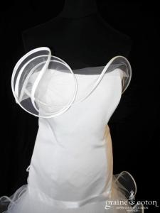 Suzanne Ermann - Robe taille basse à volutes de tulles blanche
