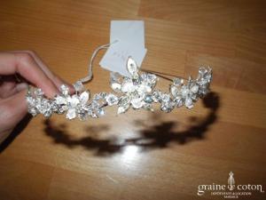 Pina - Diadème avec fleurs argentés et strass