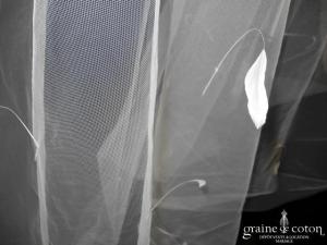 Diane Hameline - Voile long de 2,50 mètres en tulle ivoire avec plumes