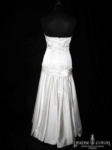 Robe taille basse drapée en satin ivoire