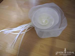 Pronuptia - Pince fleur en organza et plumes