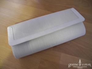 Pochette en satin et sisal ivoire