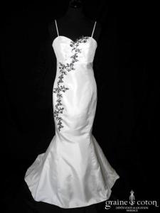 Créations Pia Benelli - Robe sirène en taffetas ivoire et broderies noires