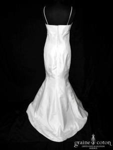 Créations Pia Benelli - Robe sirène en taffetas ivoire et broderies noires