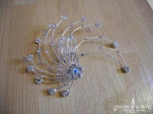 Coiffe soleil / fleur peigne avec strass montée sur peigne