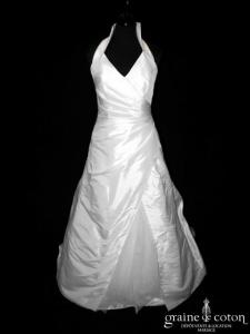 Eglantine Création - Robe en taffetas ivoire drapé avec tour de cou