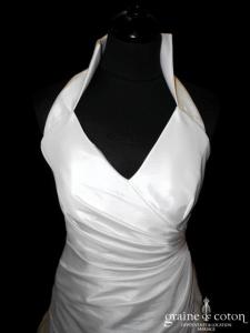 Eglantine Création - Robe en taffetas ivoire drapé avec tour de cou