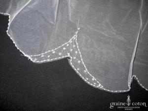 Hervé Mariage - Voile long de 3 mètres en tulle ivoire clair bordé de fines perles
