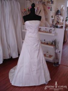 Robe épurée trois pièces en soie sauvage ivoire