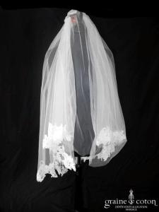 Pronovias - Voile mi long en tulle ivoire clair bordé de dentelle