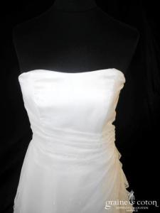 Lise Saint Germain pour Complicité - Robe coeur avec larges volants d'organza ivoire clair parsemés de paillettes