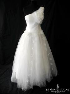 Jasmin pour Gl'Amour - Robe en tulle drapé ivoire clair avec bretelle asymétrique