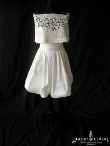 Catherine Alhinc - Création courte en doupion de soie ivoire avec 2 boléros en guipure de coton