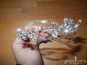 Bianco Evento - Diadème fin / headband en fil et perles argentés, fleurs strass