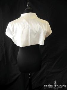 Boléro en satin ivoire clair, manches courtes
