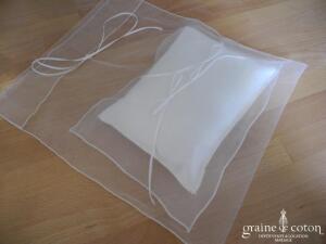 Coussin d'alliances rectangulaire en satin avec pochette tulle