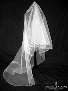 Voile long de 3 mètres en tulle blanc bordé de perles nacrées