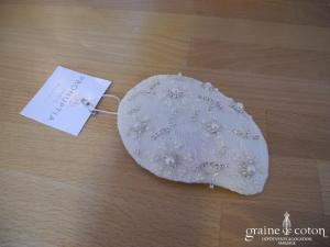 Pronuptia - Bibi en dentelle et perles monté sur pince