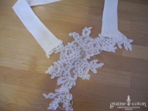 Pronuptia - Collier/tour de cou en dentelle ivoire