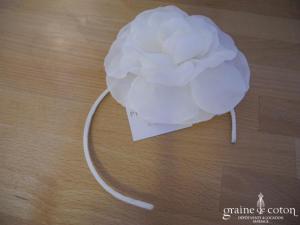 Pronuptia - Serre-tête grosse fleur en tissu ivoire
