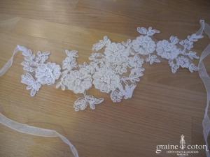 Prudence Macé pour Pronuptia - Collier/tour de cou en guipure ivoire et organza