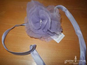 Prudence Macé pour Pronuptia - Collier/tour de cou en satin et fleur en organza parme