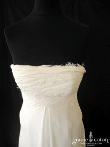 Pascal Novak - Robe empire en crêpe de soie fluide ivoire drapé et dentelle de Calais