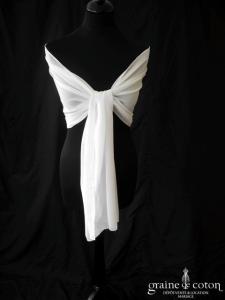 Étole fluide en mousseline blanche