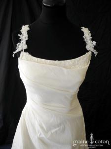 Bella - Robe en taffetas drapé ivoire clair