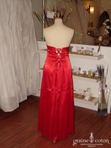 Robe longue de soirée en satin rouge et son étole