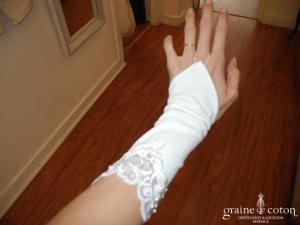 Mitaines mi longues en satin et dentelle ivoire