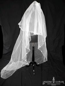 Voile long de 2 mètres en tulle ivoire bordé de fleurs de dentelle