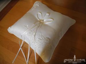 Coussin d'alliances fleurs en organza en relief - Ivoire