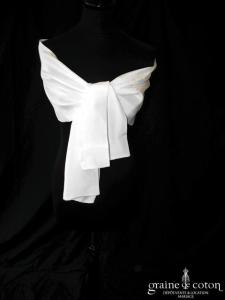 Étole doublée en soie ivoire clair