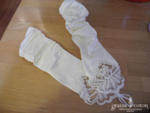 Mitaines mi longues en satin ivoire et dentelle