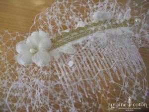 Elsa Gary - Peigne en dentelle dorée perlée avec voilette