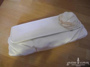 Menbur - Pochette Rocio en satin ivoire