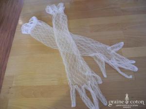 Gants mi longs en dentelle blanche