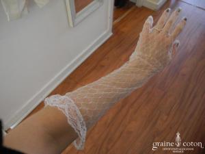 Gants mi longs en dentelle blanche