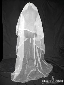 Voile long de 3 mètres en tulle ivoire, bords bruts