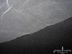 Voile long de 3 mètres en tulle ivoire, bords bruts